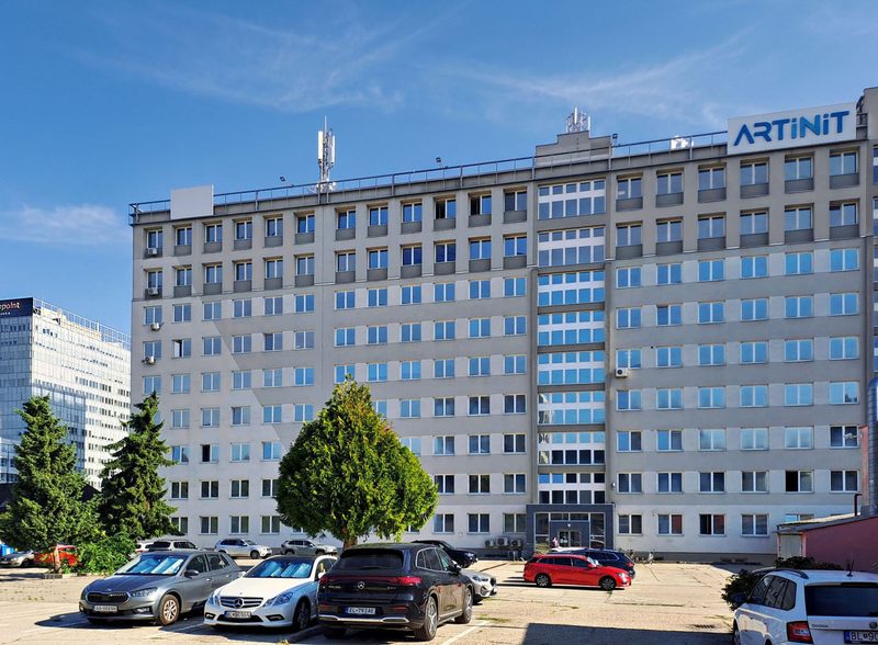 Administratívna budova Business Center Bratislava na Mlynských nivách 48, pohľad z parkovacieho areálu